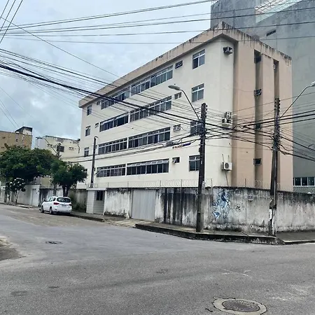 Com Três Suítes *